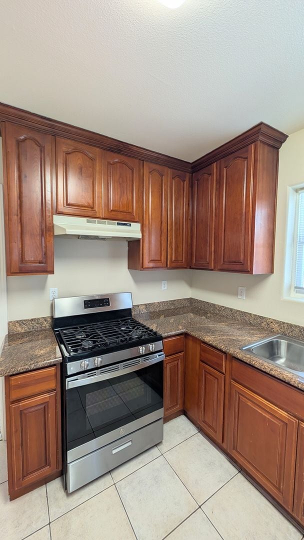 Building Photo - GREAT DOWNTOWN LOCATION!! GATED PARKING!