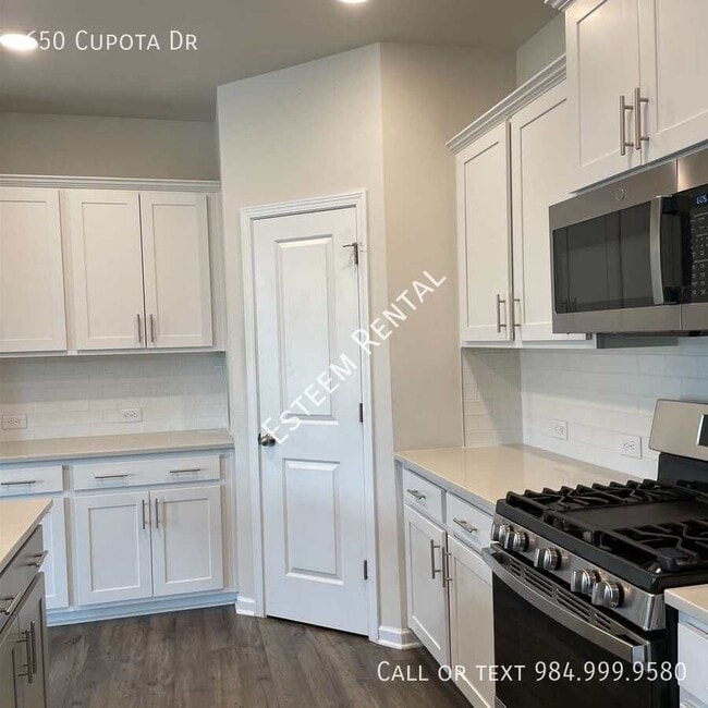 Building Photo - 650 Cupota Dr