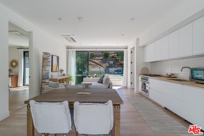 Building Photo - 5265 Dahlia Dr
