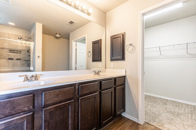 Building Photo - 5930 Ivans Farm