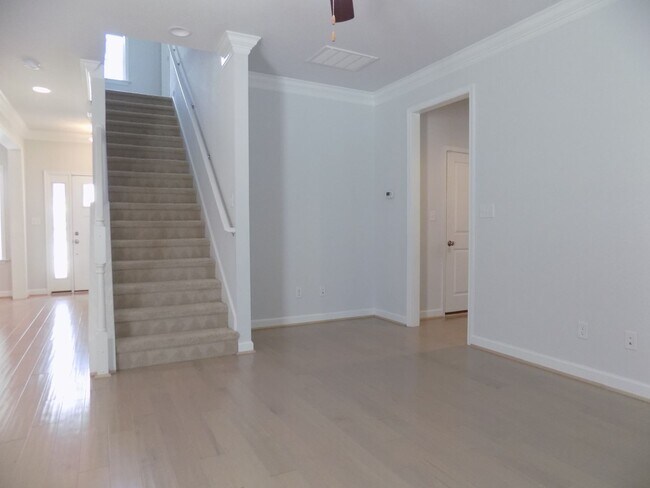 Building Photo - 121 Wineberry Wy