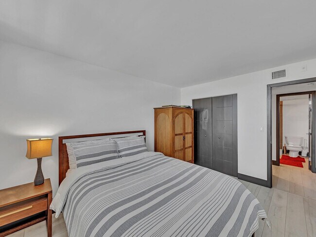 Building Photo - 1421 S Ocean Blvd