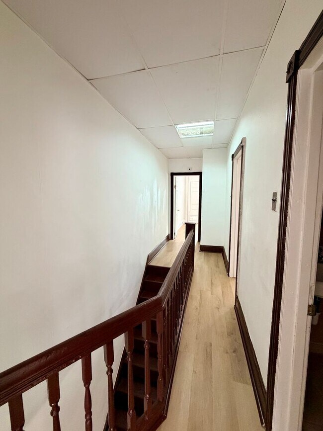 Building Photo - Available Now - Pet-Friendly 3-Bedroom Home in West Parkside