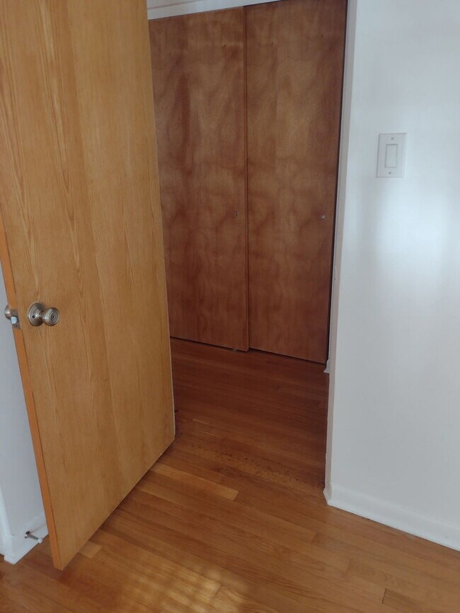 Building Photo - 5335 N California Ave