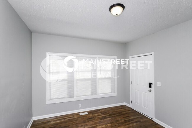 Building Photo - 3 Bedroom Pet-Friendly Home in Louisville, KY with Main Street Renewal