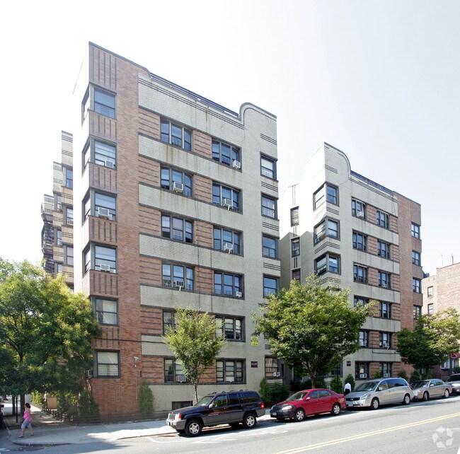 Primary Photo - 2727 University Ave