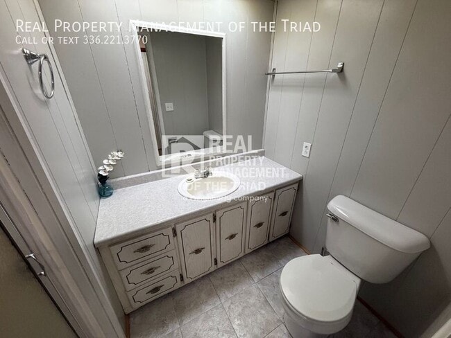 Building Photo - 102 Horseshoe Bend