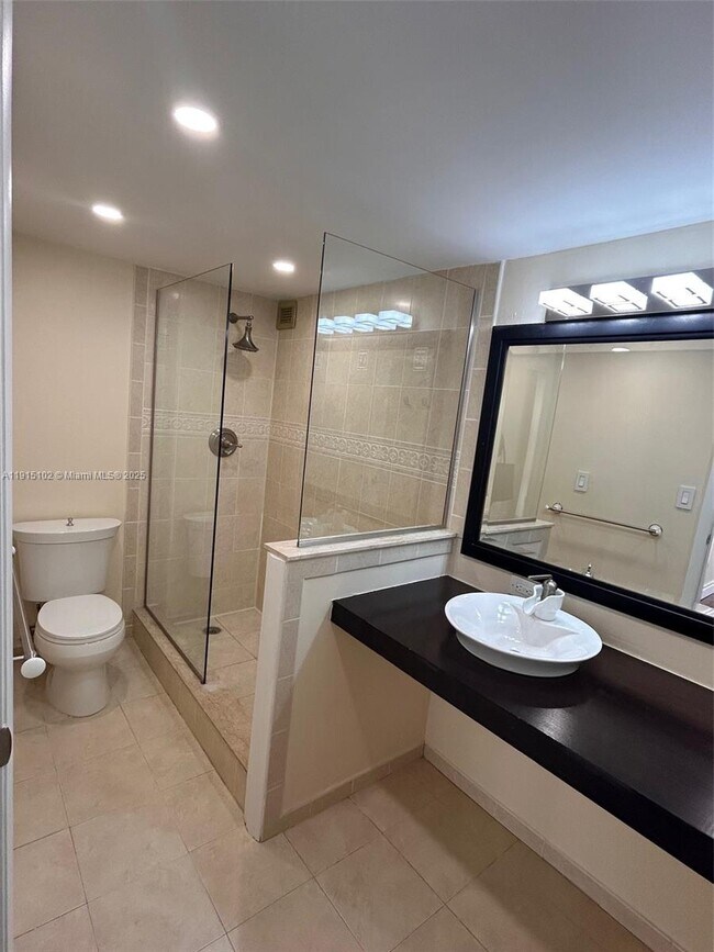 Building Photo - 17011 N Bay Rd