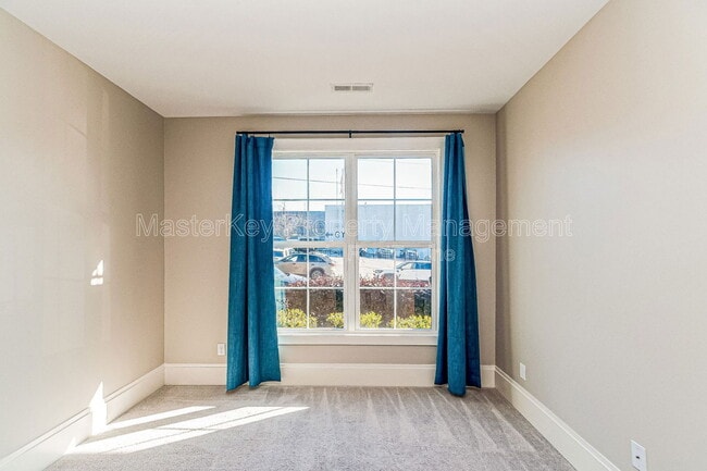 Building Photo - 290 Spring Ave