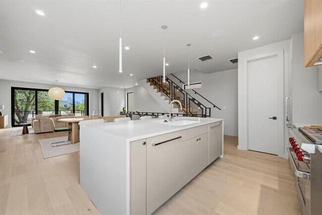 Building Photo - 1403 Barton Hills Dr