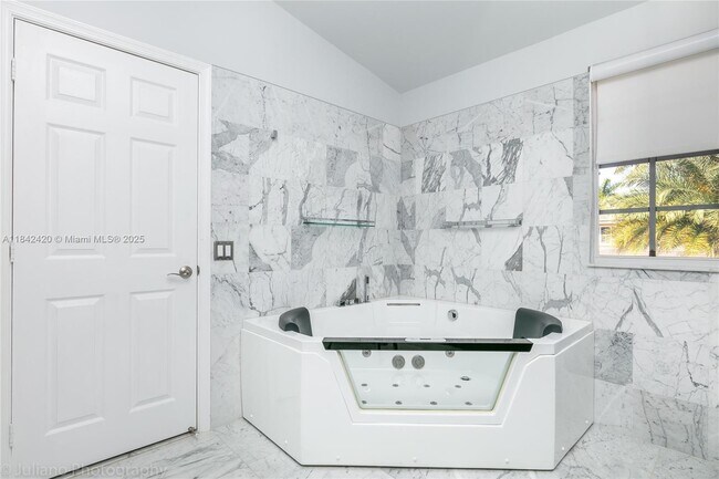 Building Photo - 2564 Jardin Ct