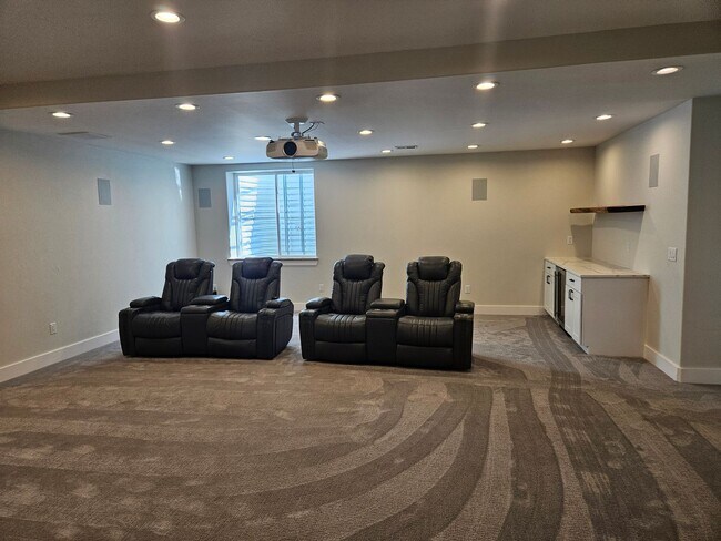 Building Photo - 5 Bed 3 Bath Ranch Home with 5 Acres.