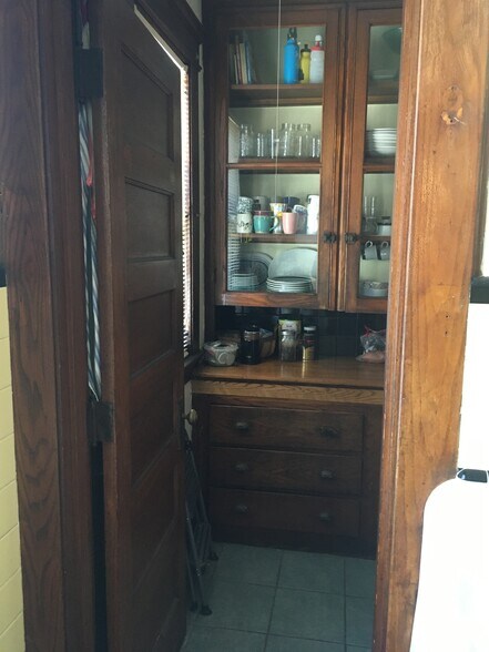 pantry - 266 Willow St