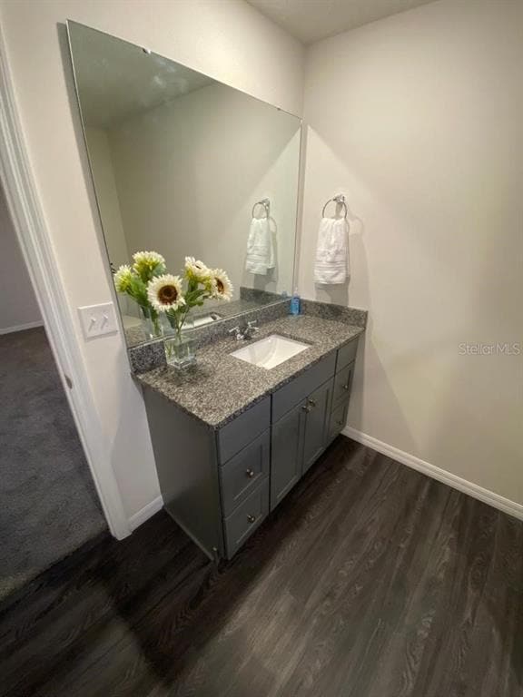 Building Photo - 945 Luna Terrace