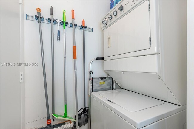 Building Photo - 253 NE 2nd St