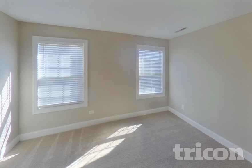 Building Photo - 1509 Burrows Ave