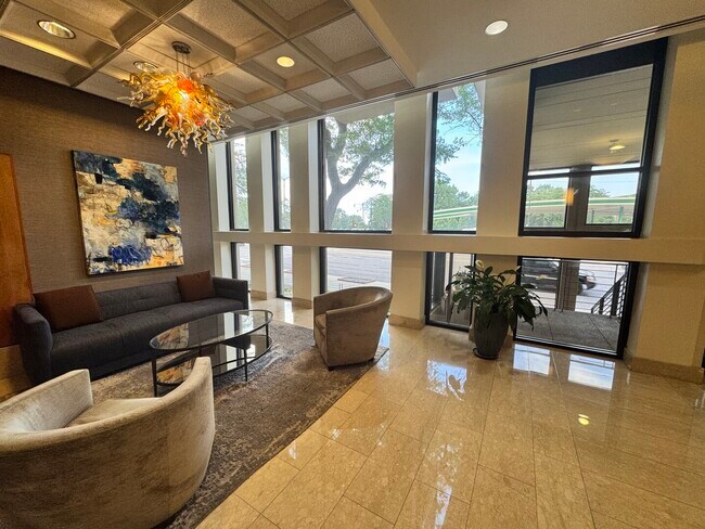 Building Photo - 1660 N La Salle Dr