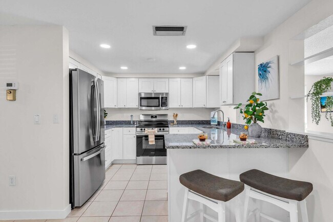Building Photo - 2216 Huntington Ave