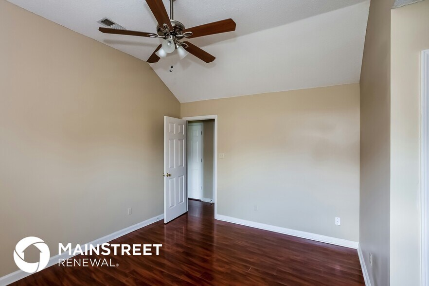 Building Photo - 6719 Ross Manor Dr