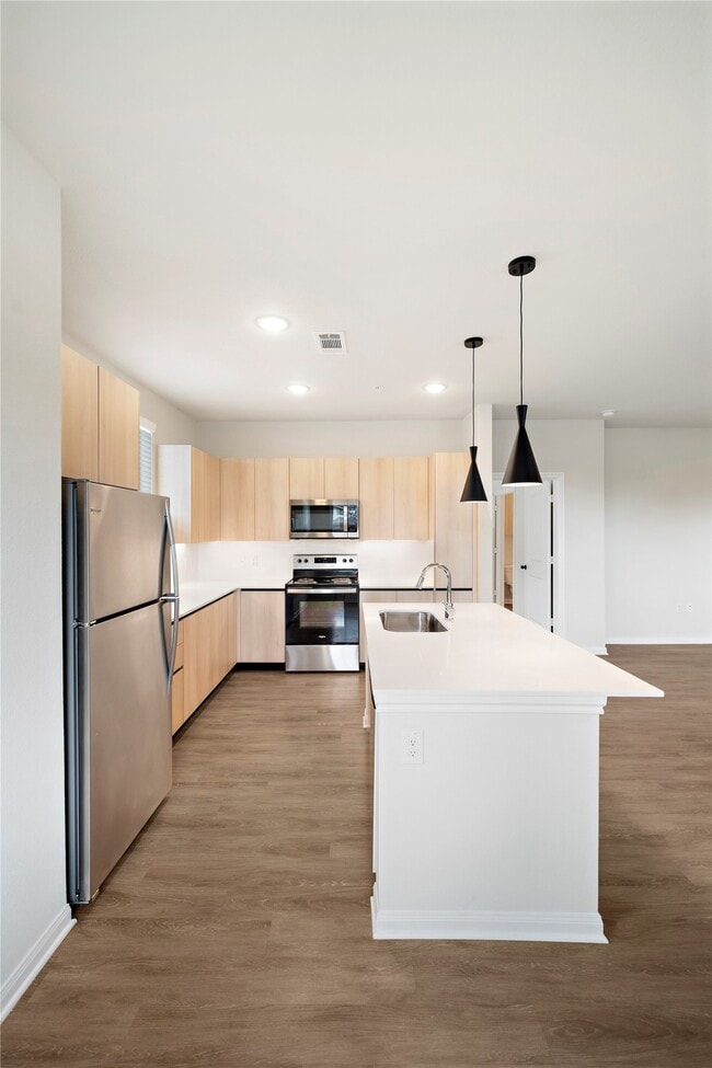 Building Photo - 17000 Bissonnet St