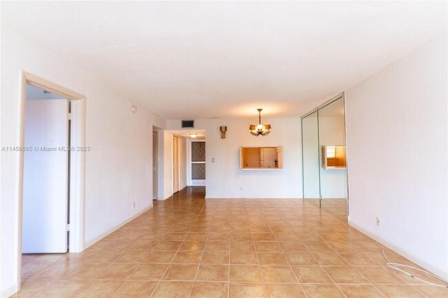 Building Photo - 2 bedroom in Hallandale FL 33009