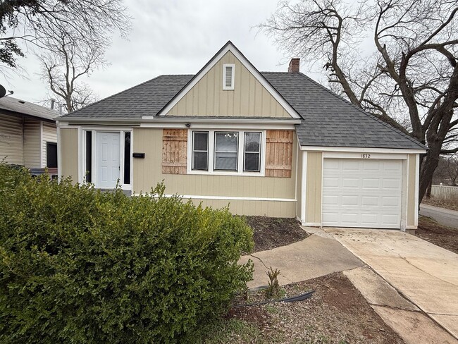 Primary Photo - Charming Living in the Heart of Historic M...