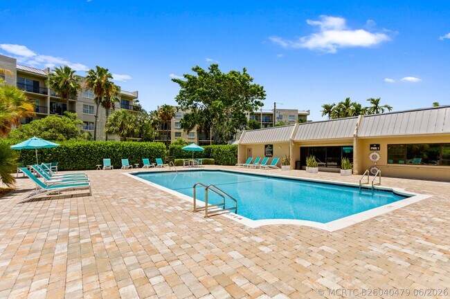 Building Photo - 27 Royal Palm Way
