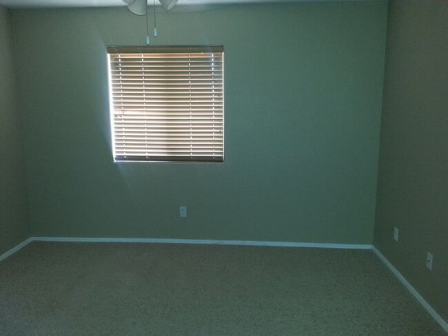 Building Photo - Rare 6 Bed, 3.5 Bath Home in San Tan Valley
