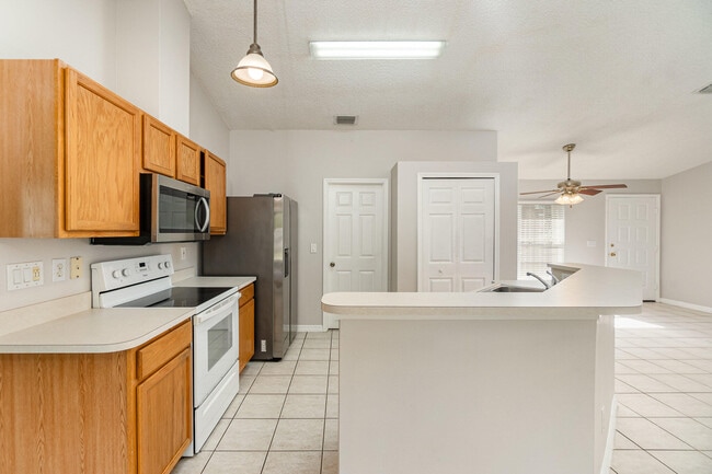 Building Photo - 1742 Laramie Cir