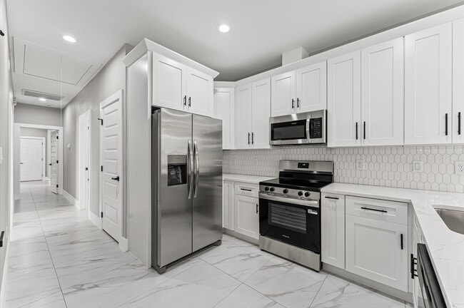 Building Photo - 9106 Everglade Dr