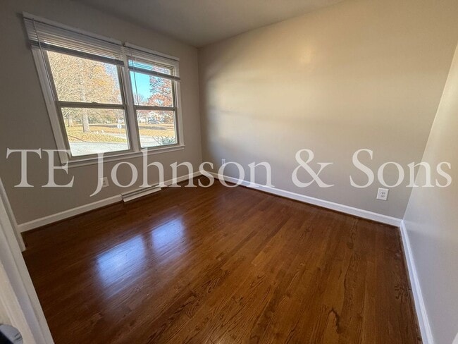 Building Photo - Cozy Single-Story Duplex Living on Raeford Ave