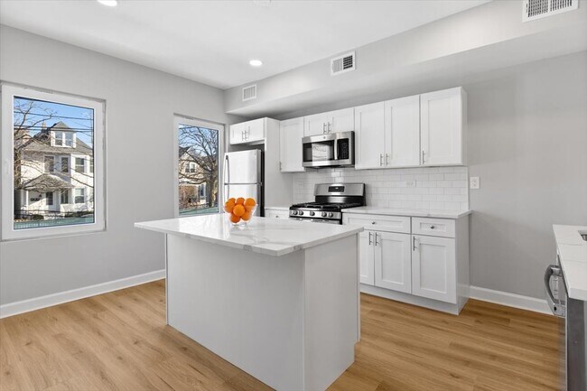 Building Photo - 3751 N Clifton Ave