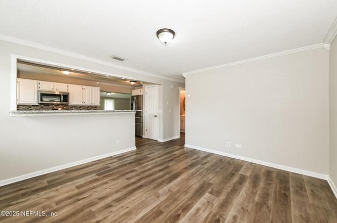 Building Photo - 10198 Luana Dr N