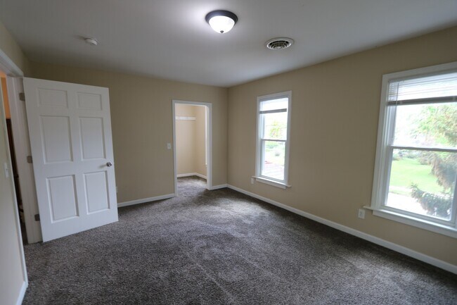 Building Photo - 421 S Garfield Ave