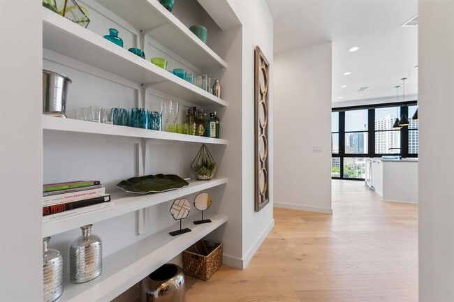 Building Photo - 800 Embassy Dr