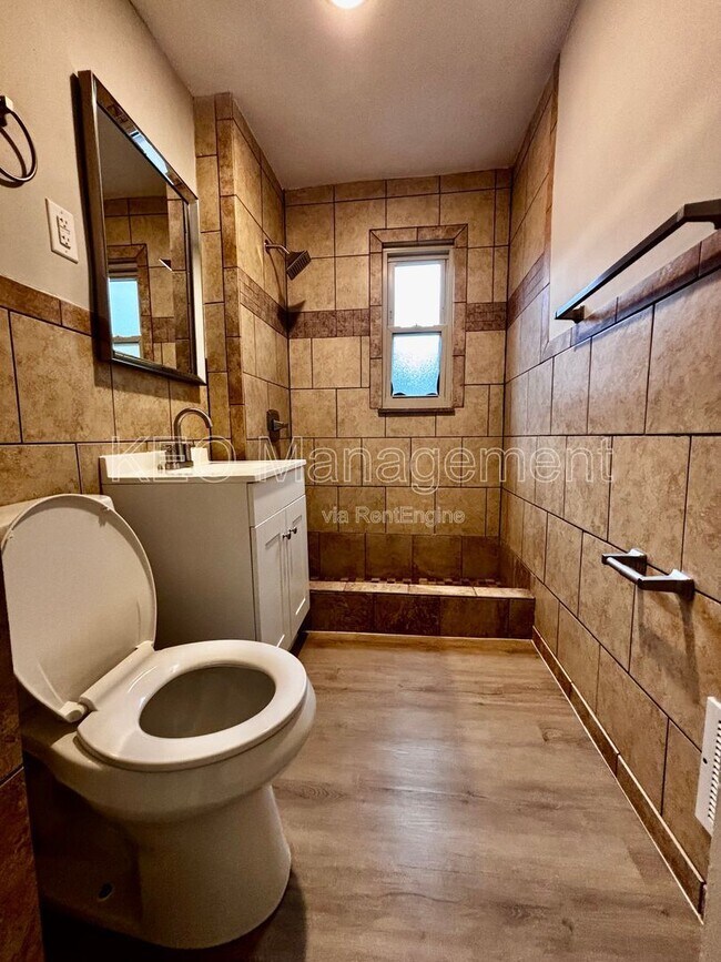 Building Photo - 225 E Xenia Dr