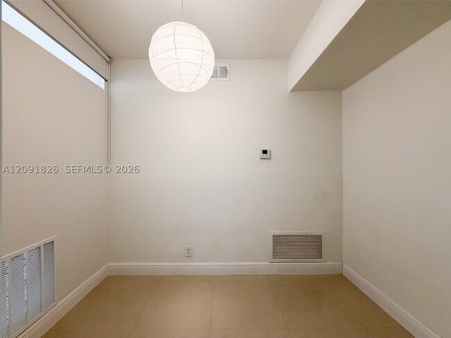 Building Photo - 9381 E Bay Harbor Dr
