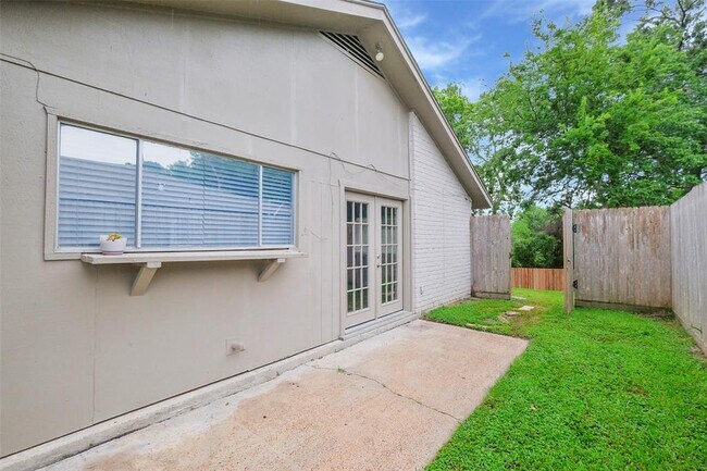 Building Photo - 4511 Ravine Dr