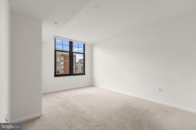 Building Photo - 1021 N Garfield St