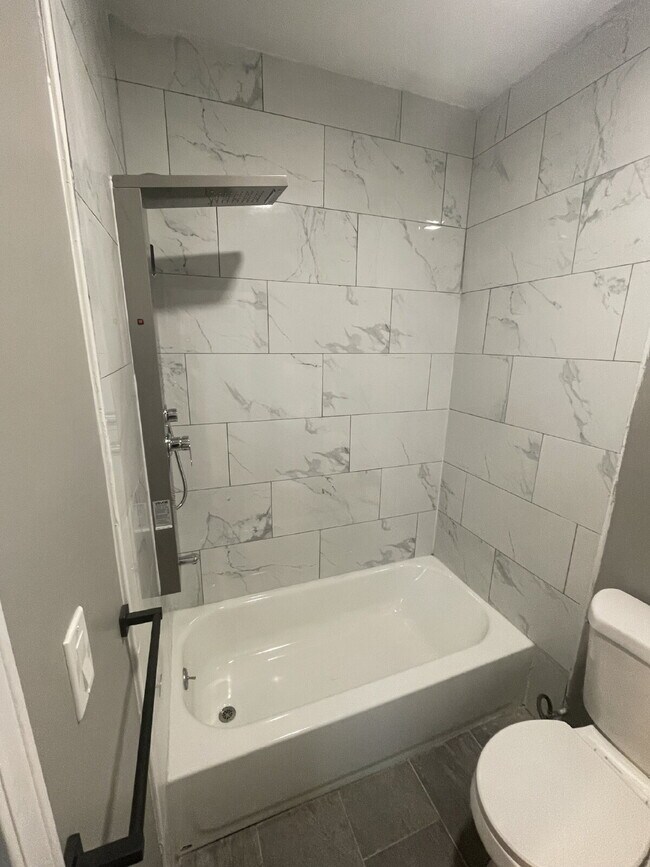 Building Photo - 3 Bedroom Fresh Renovation in Leetsdale!