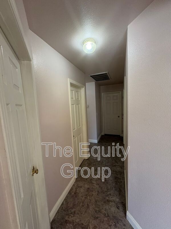 Building Photo - 2935 S Aspen St