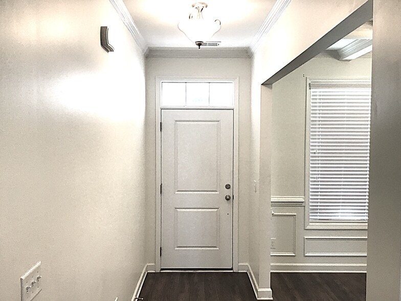 Building Photo - 530 Lateleaf Dr