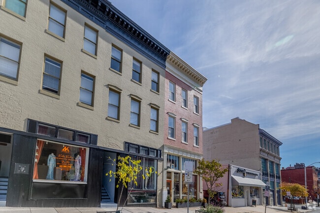 Cathedral Street Apts. - 1015 Cathedral St