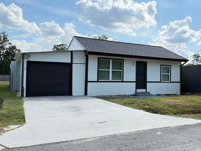 Building Photo - 889 Chas Ln