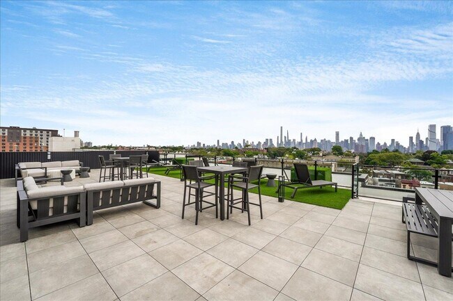 Building Photo - 121 34th St