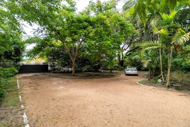 Building Photo - 14000 N Miami Ave