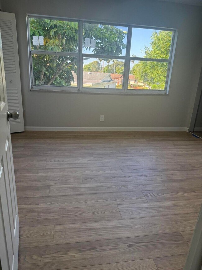 Building Photo - 1358 Silverado