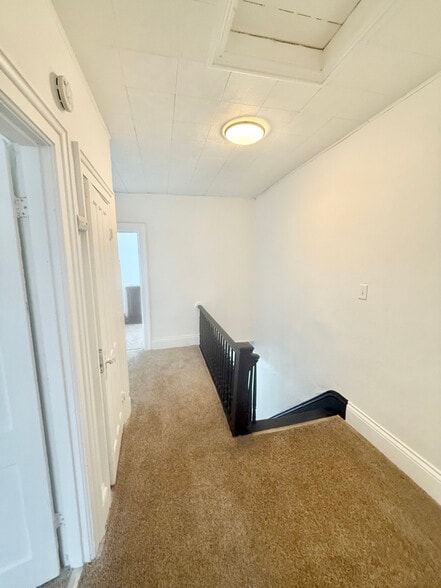 Building Photo - 194 Main St