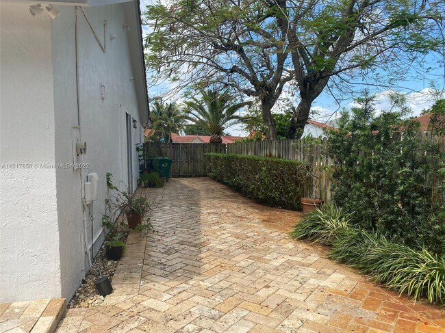 Building Photo - 15327 SW 55th Ter