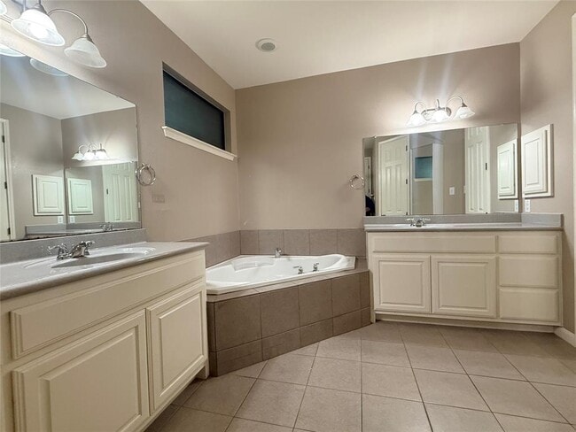 Building Photo - 112 E Adelanta Place